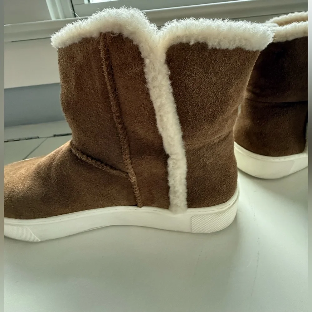 UGGs RARE Sherpa lined booties -  EUC!!!! size 9